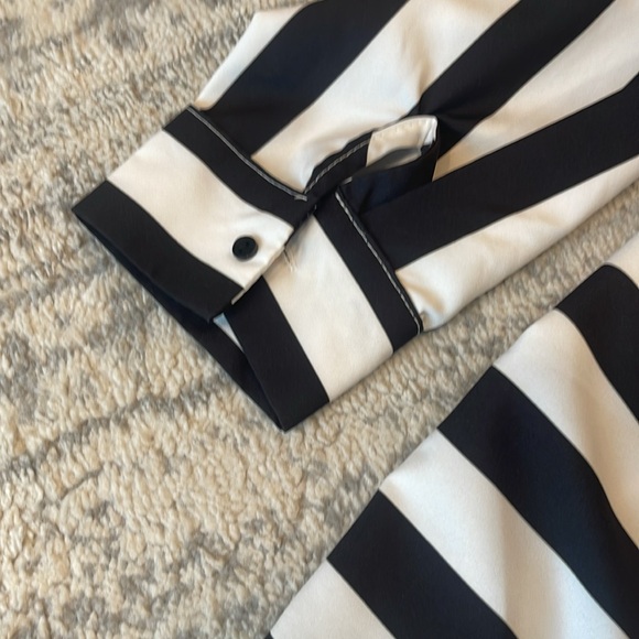 Women’s Large black and white stripes button up long sleeve office work shirt - Picture 4 of 5